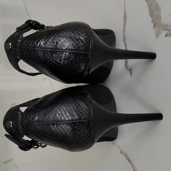 Guess Women's Shoes size 9M - Picture 3 of 4